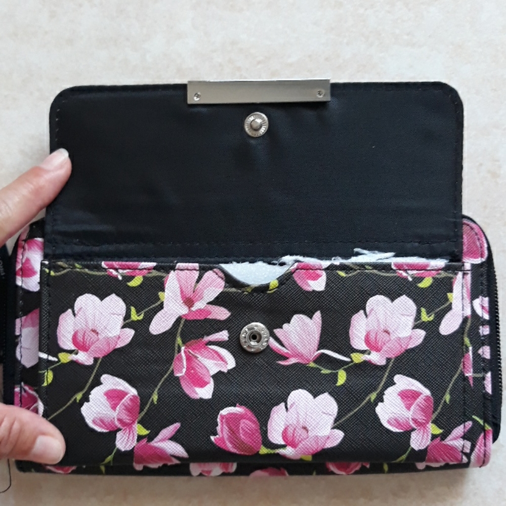 3x*Host Pick*Tahari RFID pretty wristlet - Picture 3 of 16